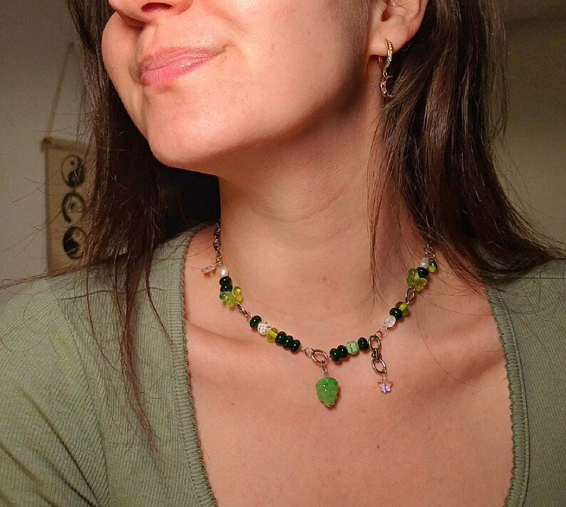 Collier unique — "Slay in green"